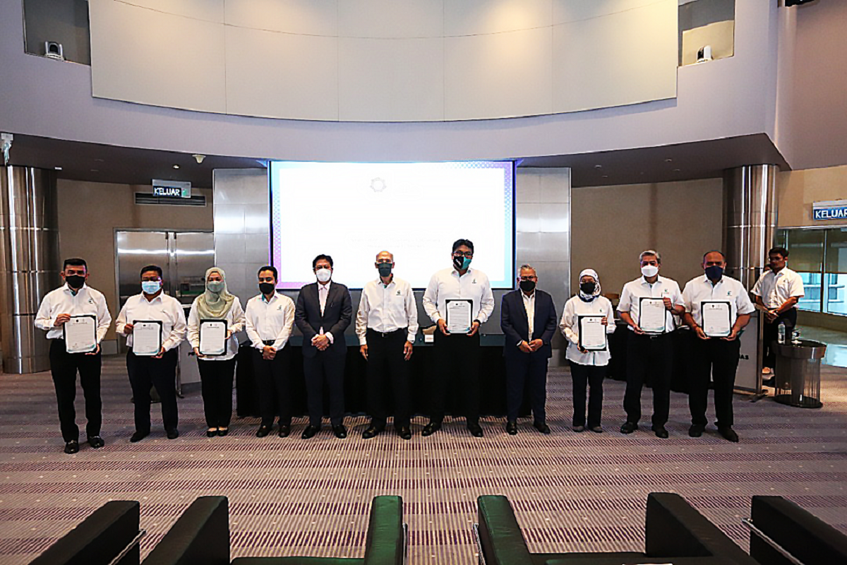 Petronas senior executives sign Declaration of Corruption-Free Pledge